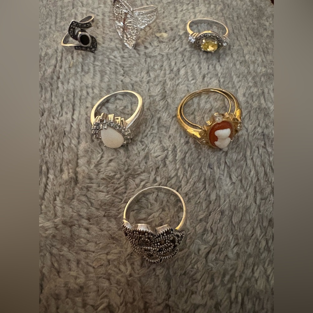 Set of 6 rings in closet seperate also